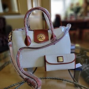 Dooney & Bourke NWT Pebble Turnlock Tote with Wallet